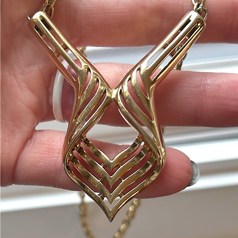 Vintage Crown Trifari necklace with pendant